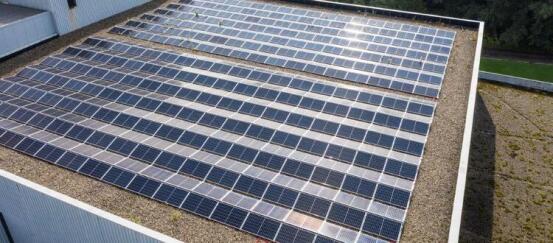Een duurzamer productieproces dankzij investering in ruim 500 zonnepanelen